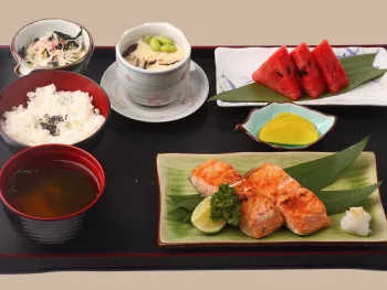 Cơm Cá Hồi Nướng Muối - 鮭塩焼き定食
