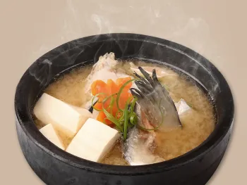 Súp Miso Nấu Đầu Cá Hồi - 鮭かぶと豆腐味噌汁