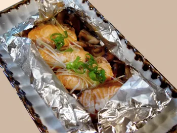 Cá Hồi Nướng Nấm - きのこと鮭のホイル焼き