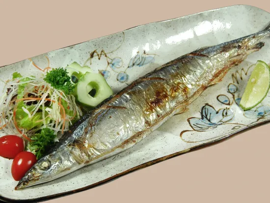 Cá Thu Đao Nướng Muối - 秋刀魚塩焼