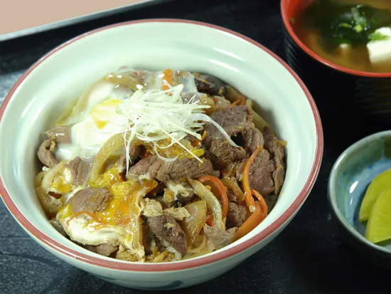 Cơm Thịt Bò Và Trứng - 牛丼